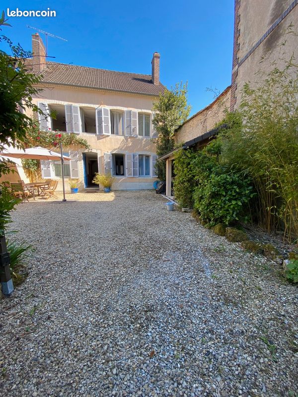 Maison 6 pièces 175 m² · à Champignelles · 175 m² · 135 500 €