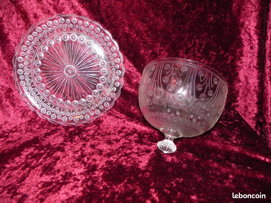 Belle ancienne cloche à fromage en verre moulé (image 12)