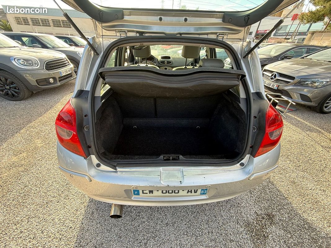Renault CLIO III 2.0 16V 140CH INITIALE BVA 5P (image 10)