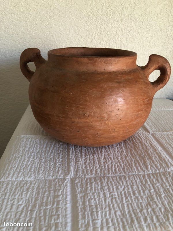 Pot (image 1)