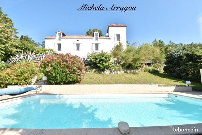 Propriété 7 pièces 242 m²