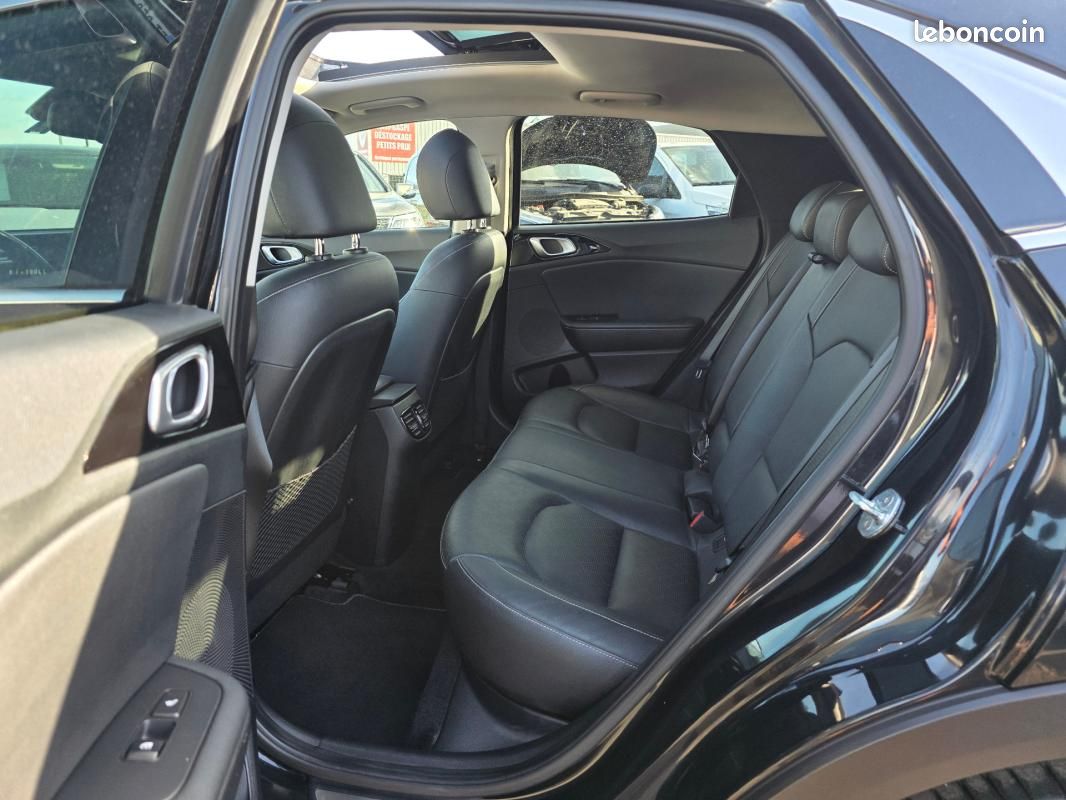 Kia Xceed MY21 1.6 CRDi 136 ch MHEV DCT7 Premium (image 15)