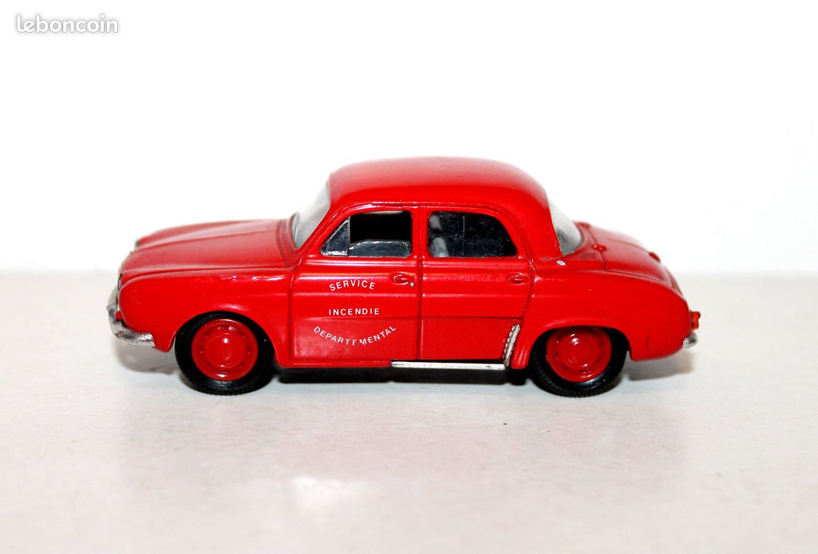 Joustra Renault Dauphine Pompier – 30 Cm – N°2082 – Métal Peint – Occasion