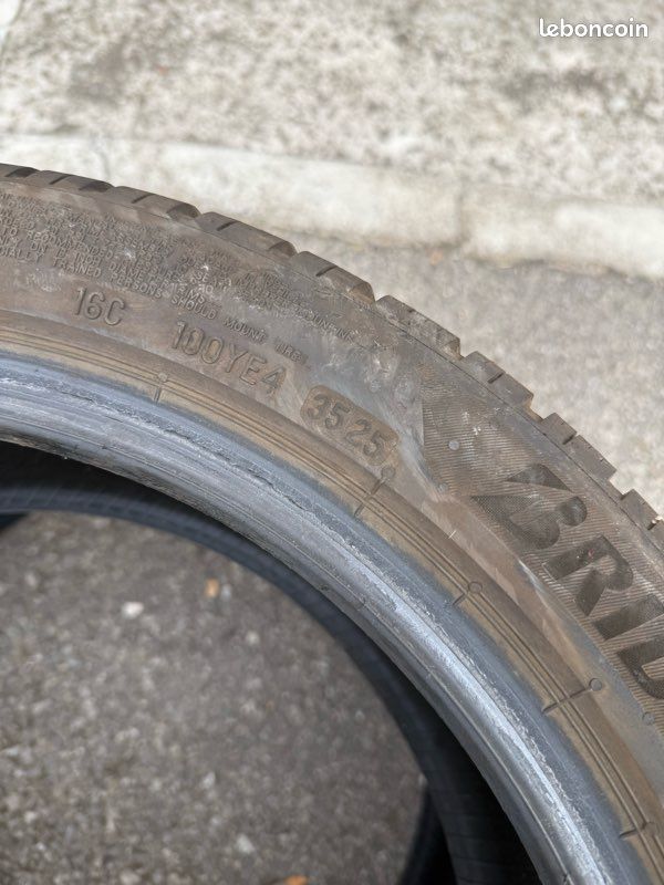 Pneus hiver 195 45 16 Bridgestone 2025 très bon état (image 2)