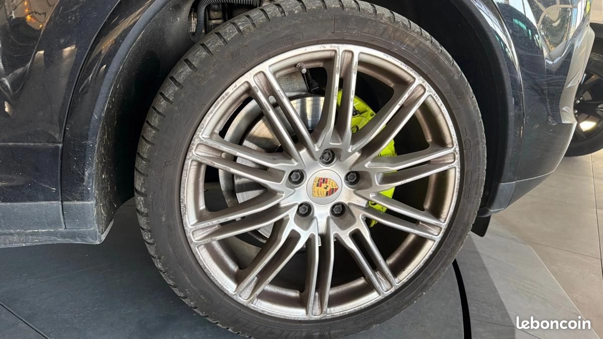 Porsche Cayenne 3.0 V6 416 ch S E-Hybrid Tiptronic A (image 28)