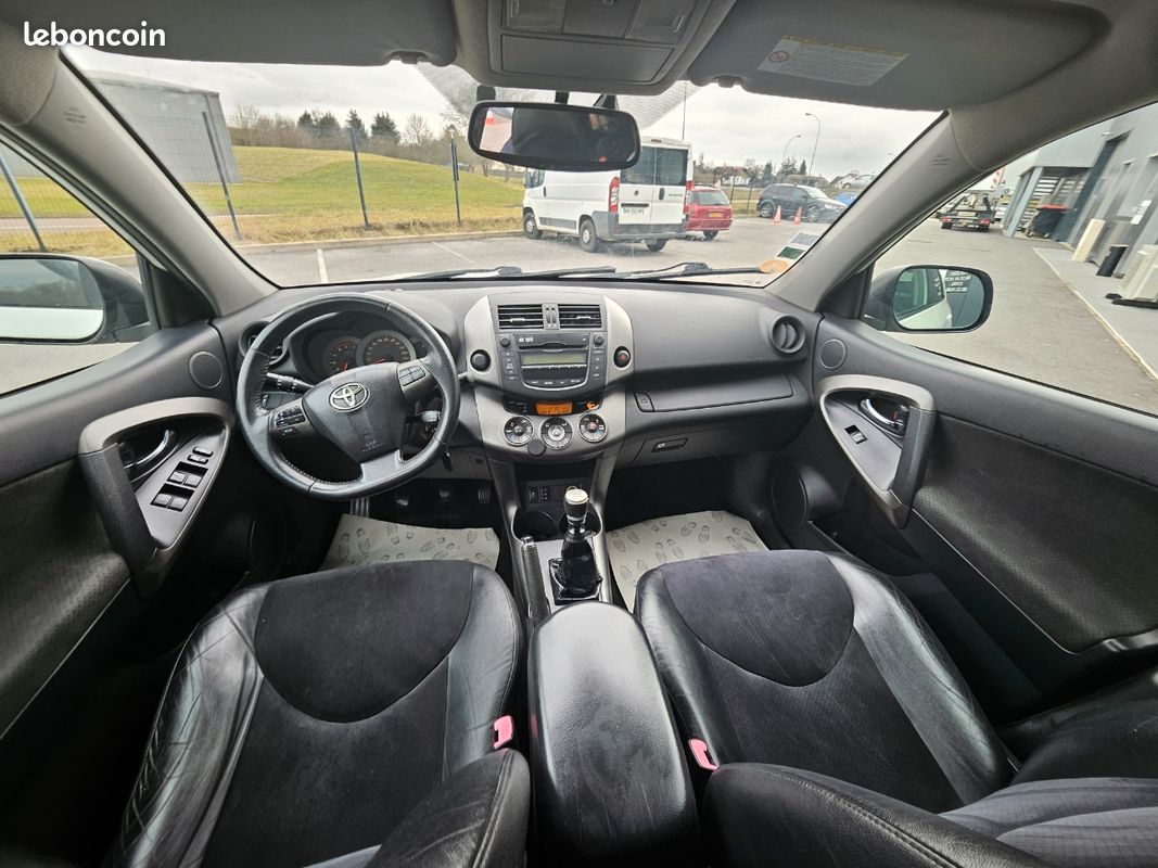 Toyota rav4 d-4d 2wd blanc nacré finition life edition révisé contrôlé économique au tarif de 7999 a saisir (image 4)