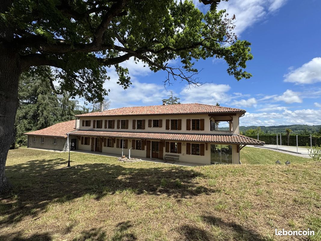 Maison 10 pièces 421 m² · à Castelnau-Magnoac · 421 m² · 850 000 €