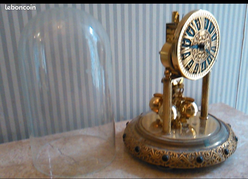 Pendule en métal et bois ajouré 40 cm