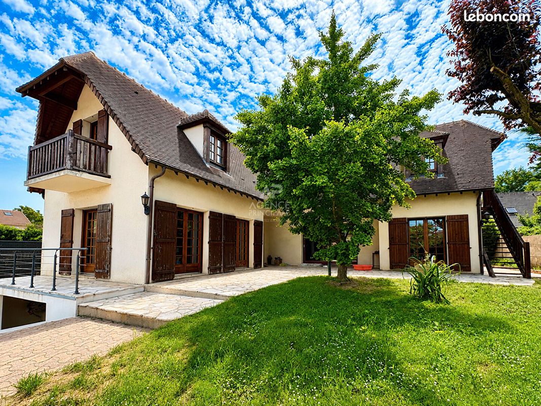 Maison 10 pièces 230 m² · à Conflans-Sainte-Honorine · 230 m² · 649 000 €