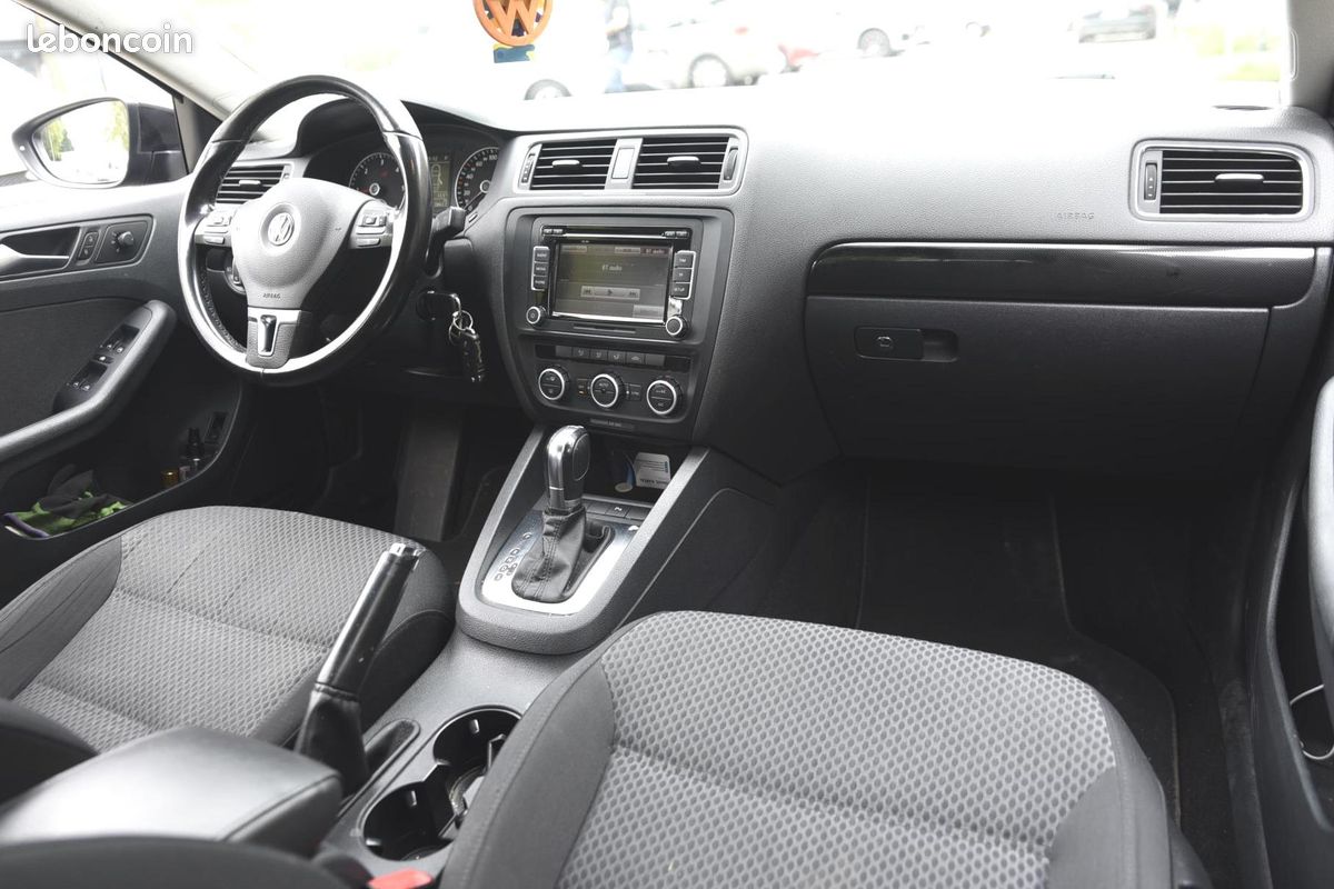 VOLKSWAGEN JETTA 2.0 TDI - 140ch - BVA DSG 6 - Finition Confortline - Garantie 12 mois (image 24)