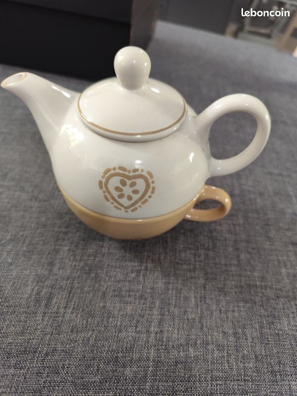 Théière Siléa Blanche Et Beige – Anse Bois – Modèle Bas – Comme Neuve
