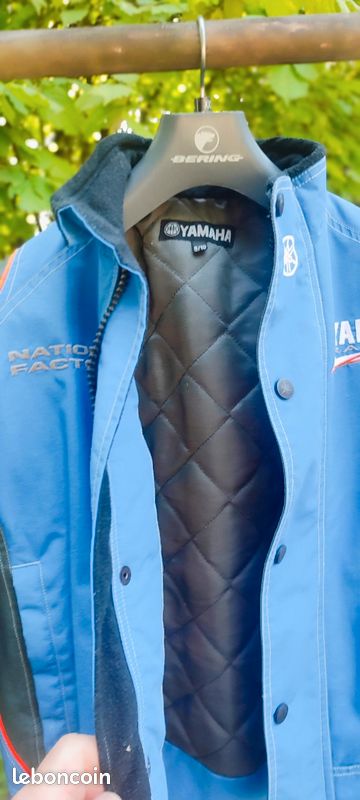🌓 blouson moto Yamaha taille 10 ans tissu renforcé imperméable doublure matelassé à récupérer en espèces à côté de IKEA Thiais village pour le tout petit prix de 10 euros en espèces uniquement (image 3)