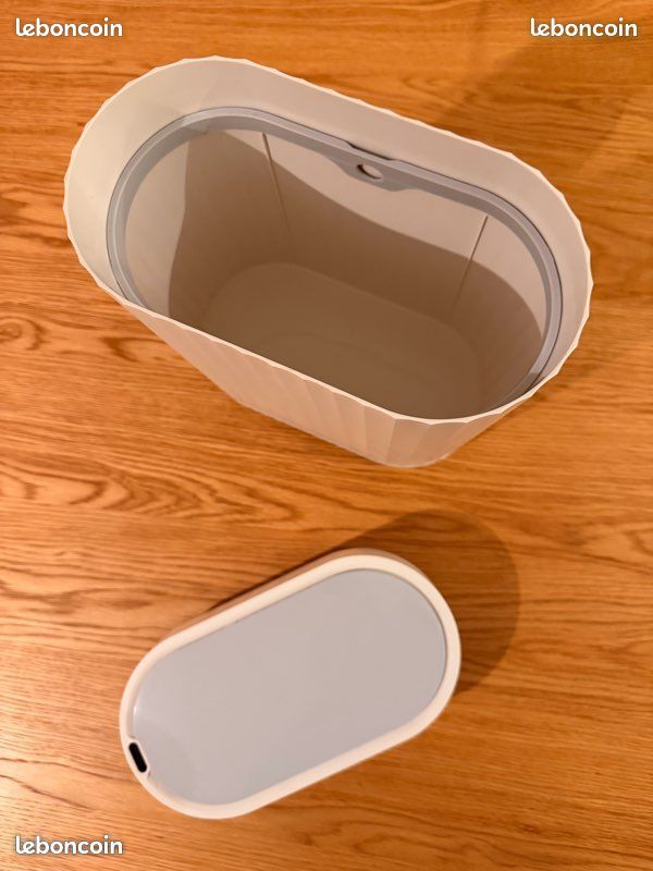 Poubelle De Salle De Bain à Détecteur De Mouvement Automatique Avec Couvercle 8 L Sans Contact Fine Noire Et Doree 96905916