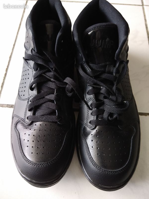 Baskets Nike neuves taille 42 (image 1)