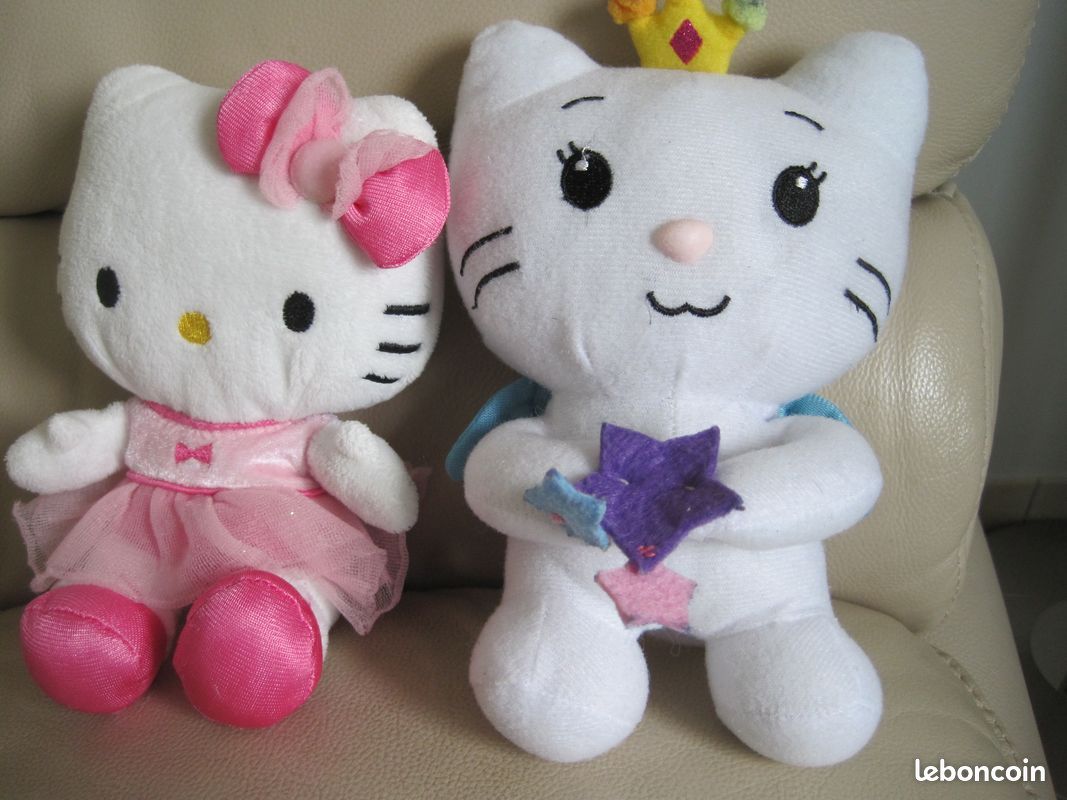 2 peluches Hello Kitty (image 1)