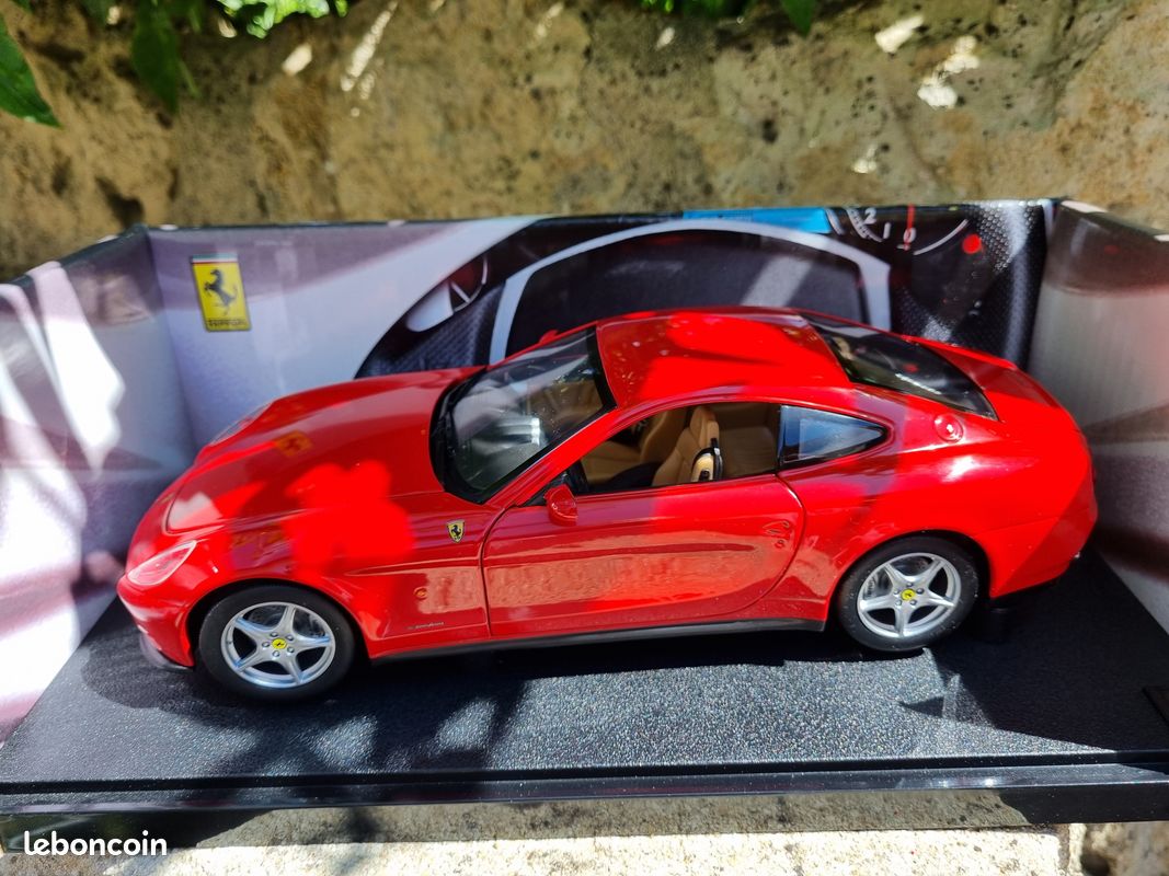 Ferrari 612 Scaglietti – Hot Wheels Racing 1/18 – L7127 – Miniature Zamac Rouge