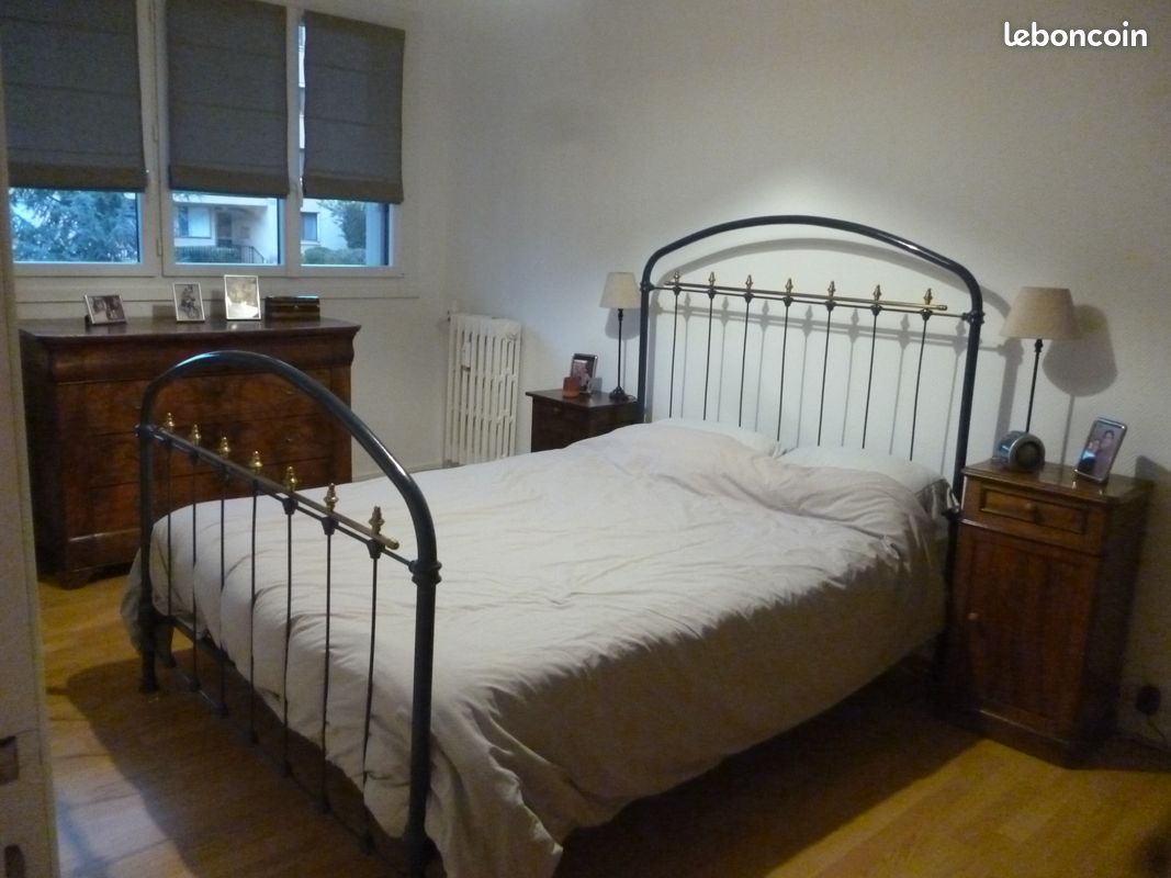 Lot table et lit 1900 (image 1)