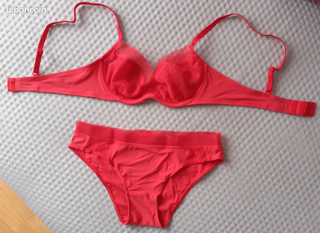 Soutien-Gorge Wonderbra Taille 90A Rouge - Classique - Neuf Avec Étiquettes