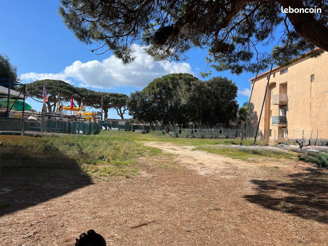 Terrain 1408 m² · à Hyères · 1 408 m² · 498 200 €