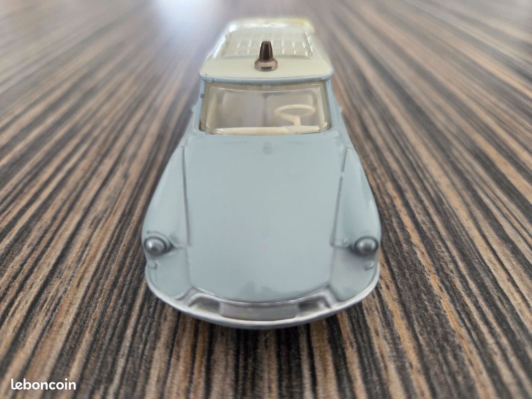Miniature Dinky Toys / Atlas - Citroën ID19 Ambulance Grise N°556 (série 1) - 1/43, Collection
