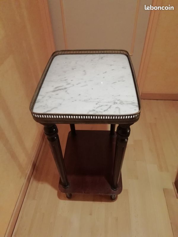 Petite table rectangulaire dessus marbre blanc style Louis xv1 (image 1)