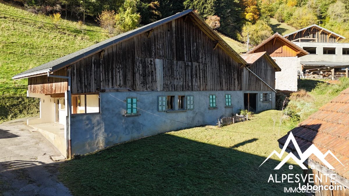 Maison 12 pièces 335 m² · à La Baume · 335 m² · 279 000 €