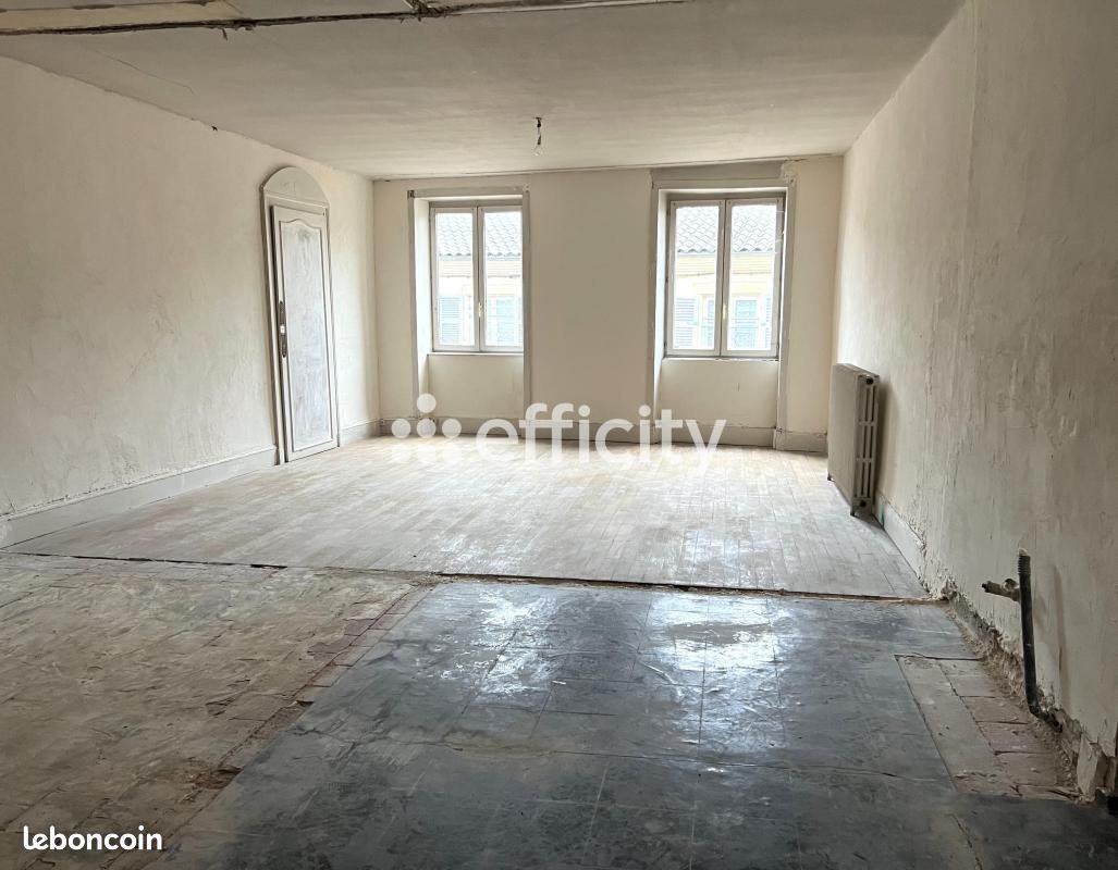 Appartement 4 pièces 98 m² · à Thizy-les-Bourgs · 98 m² · 28 000 €