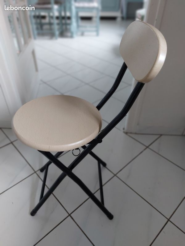 Petite chaise pliante bois et tube acier portable (image 1)