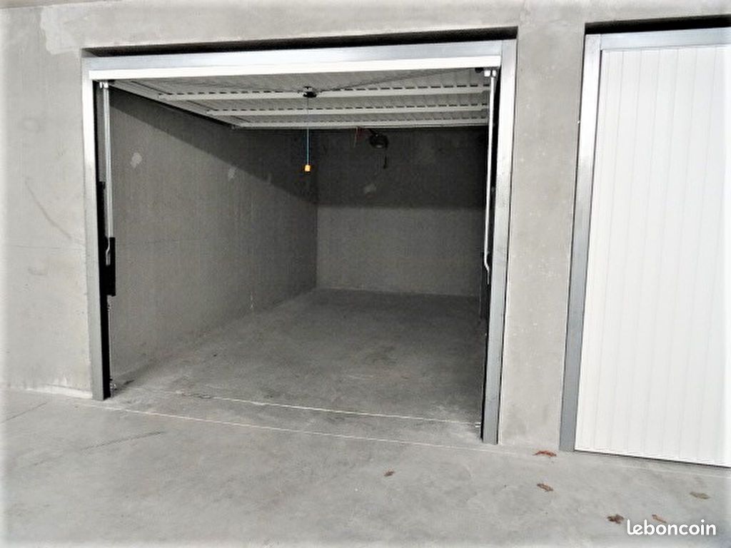 Parking 17 m² · à Ploemeur · 17 m² · 91 €/mois