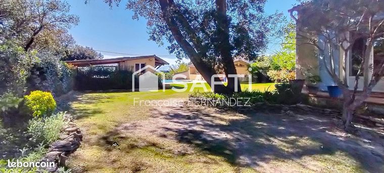 Villa 8 pièces 215 m²