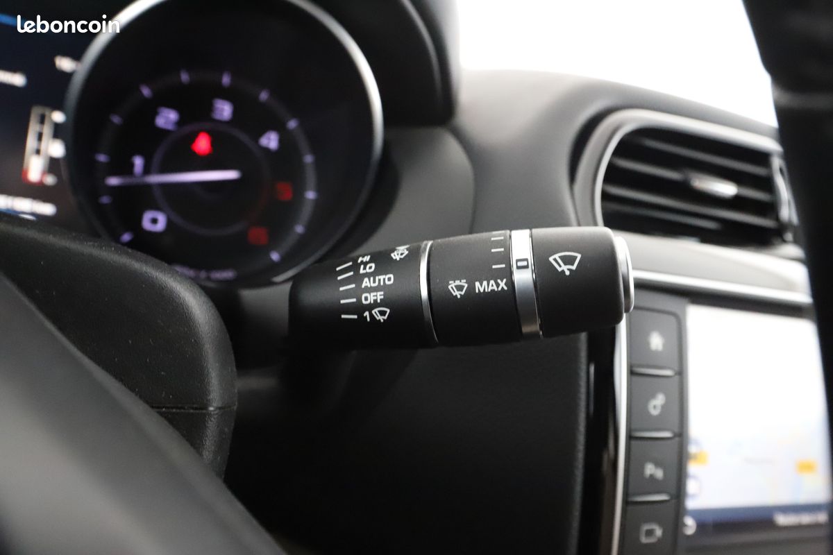 Jaguar XE 2.0d Prestige Auto 180 ch (image 23)