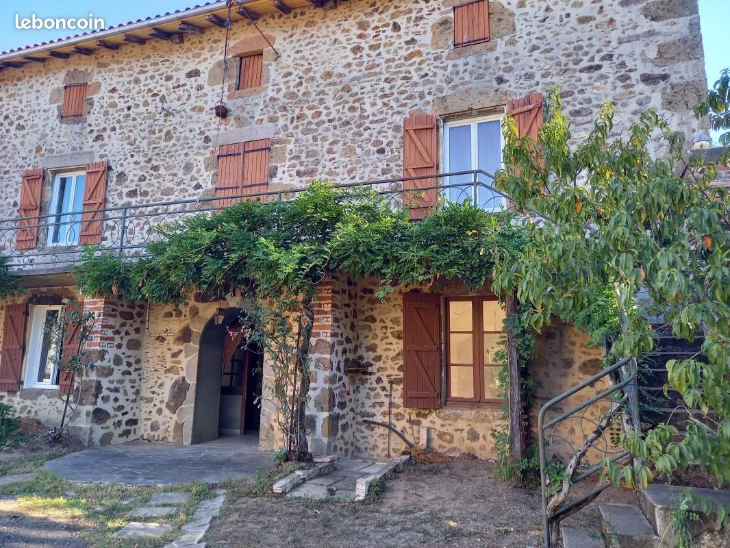 Maison 5 pièces 240 m² · à Rochechouart · 240 m² · 130 000 €