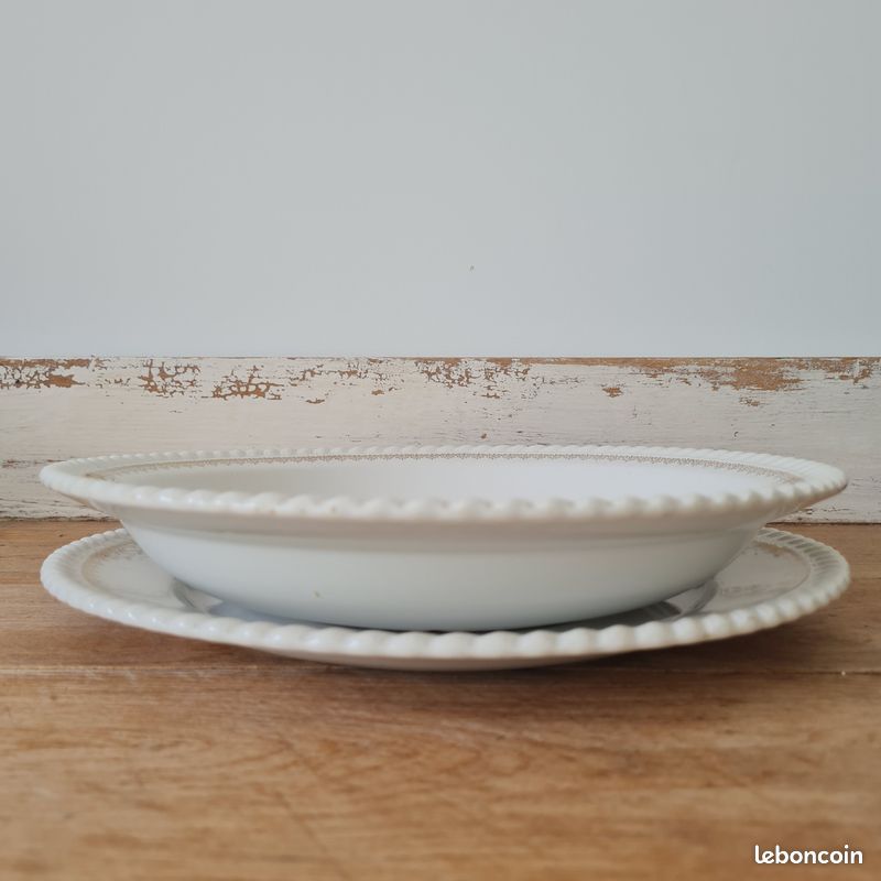 Lot De 2 Grands Plats Anciens En Porcelaine Blanche – Longueur 41,2 Cm