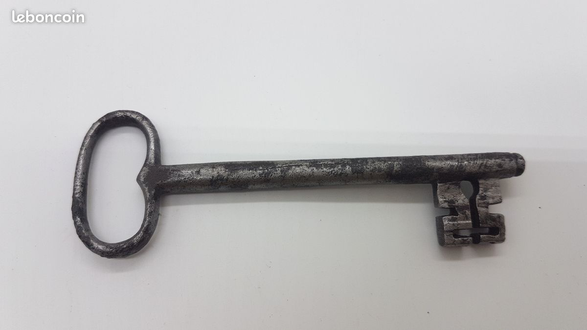 GRANDE BELLE CLE CLEF ANCIENNE en FER FORGE EPOQUE ? EUR 11,00