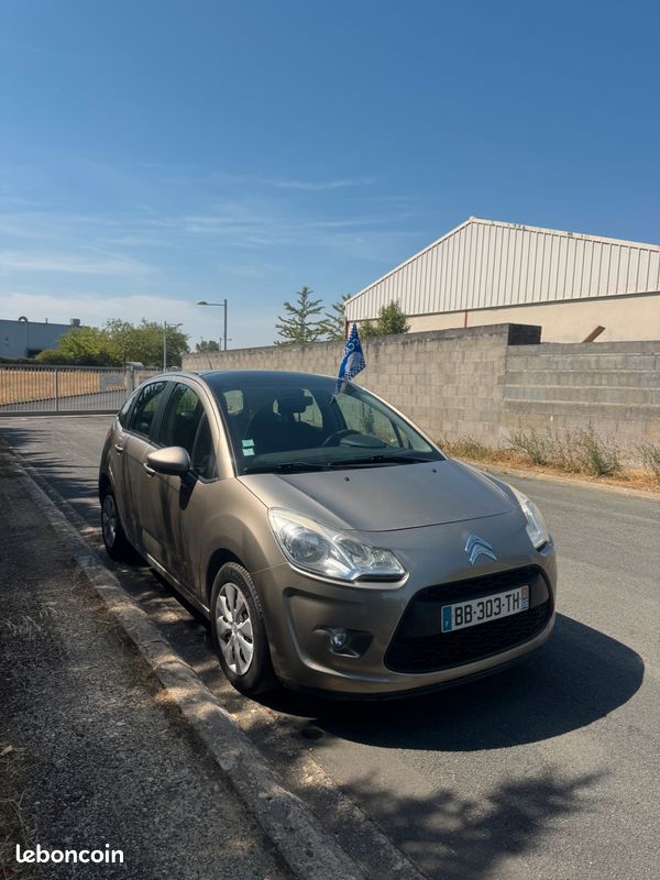 Citroen C3 1.4i Attraction Citadine (image 2)