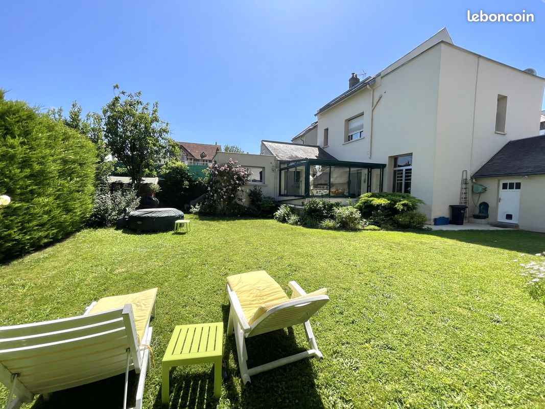 Maison 8 pièces 229 m² · à Saint-Quentin · 229 m² · 343 900 €