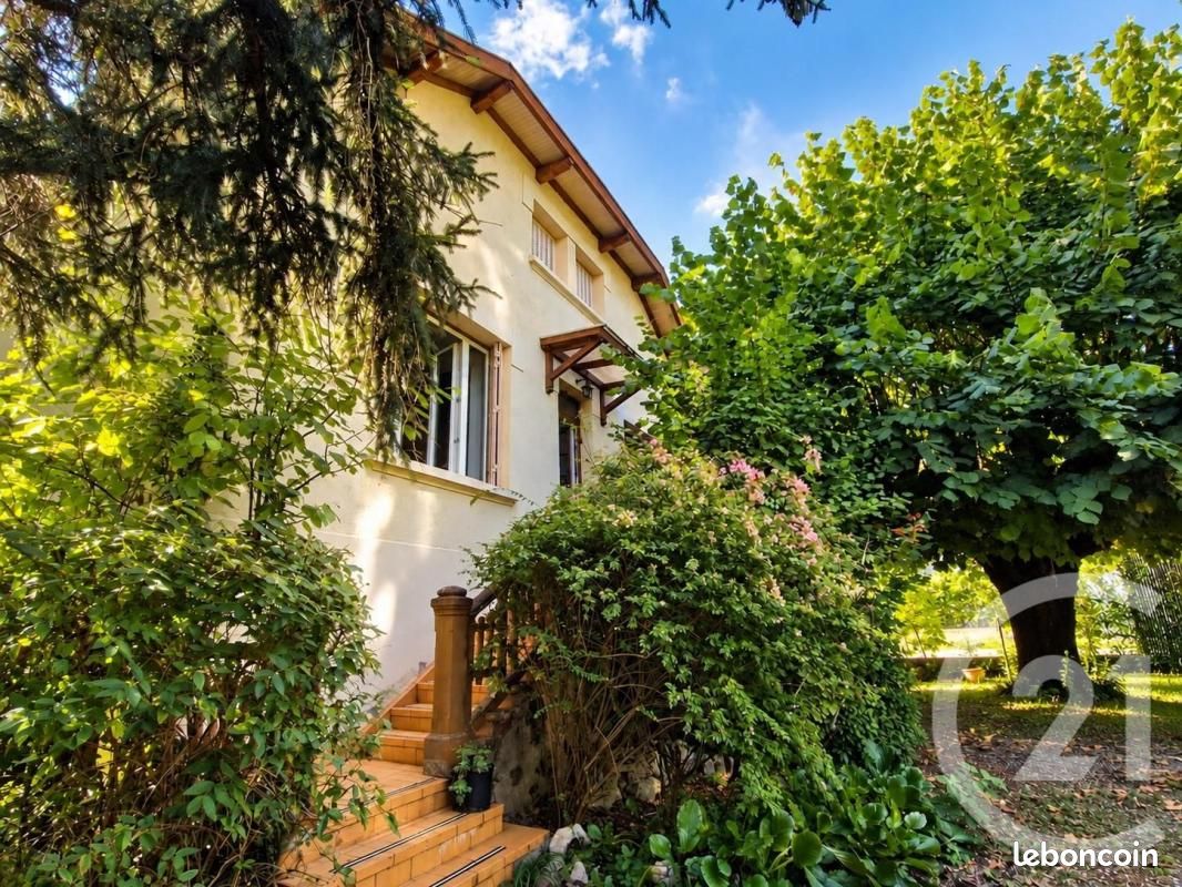 Maison 9 pièces 178 m² · à La Tronche · 178 m² · 620 000 €
