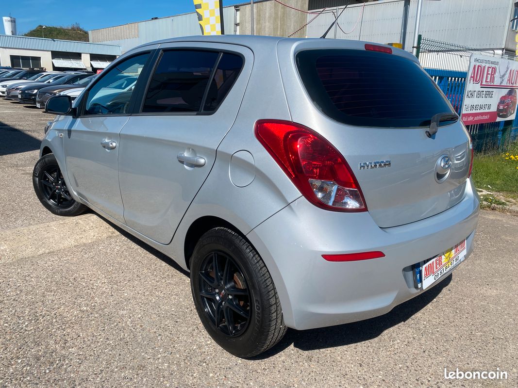 Hyundai i20 II 1.2i 85 CH PACK Sensation (image 2)