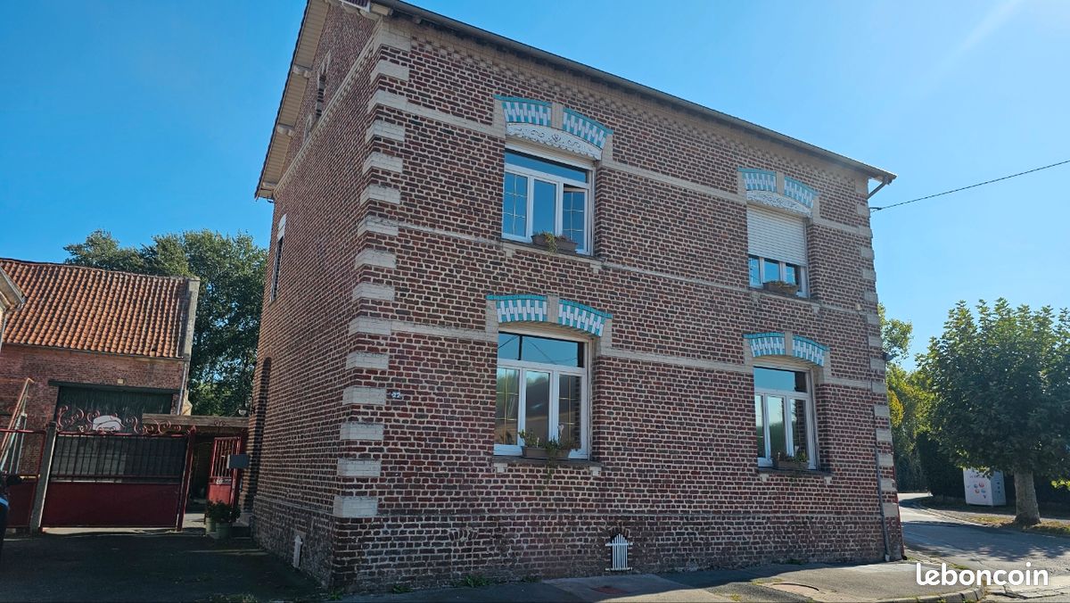 Maison 10 pièces 230 m² · à Noyelles-sur-Selle · 230 m² · 239 000 €