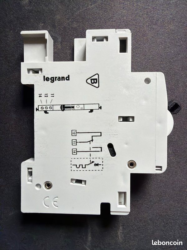 Inverseur modulaire 1 pôle 25A I-II HAGER SFM125 Inverseur modulaire 1 pôle 25A I-II HAGER SFM125