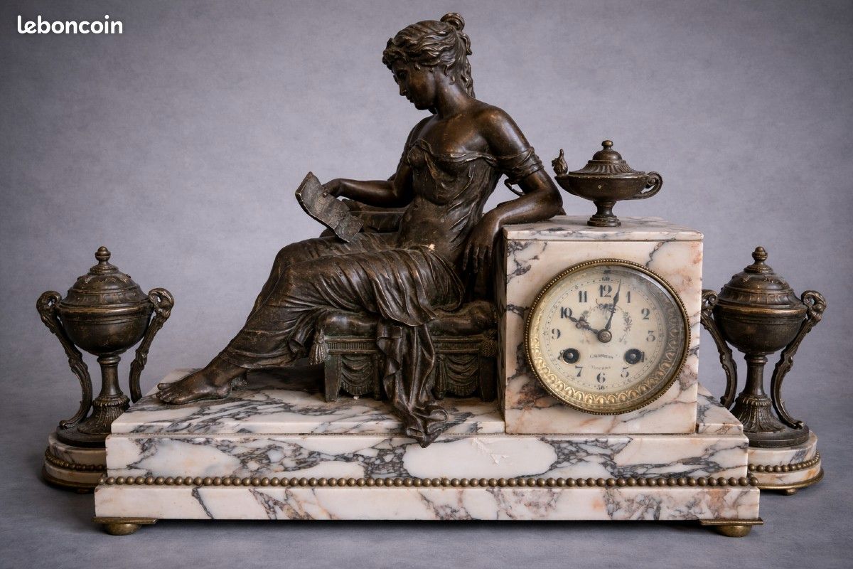 Pendule De Cheminée Figurative Aphrodite De Style