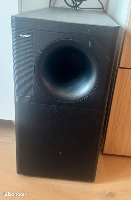 Système Bose Acoustimass avec caisson de basses et enceintes sur pied (image 3)