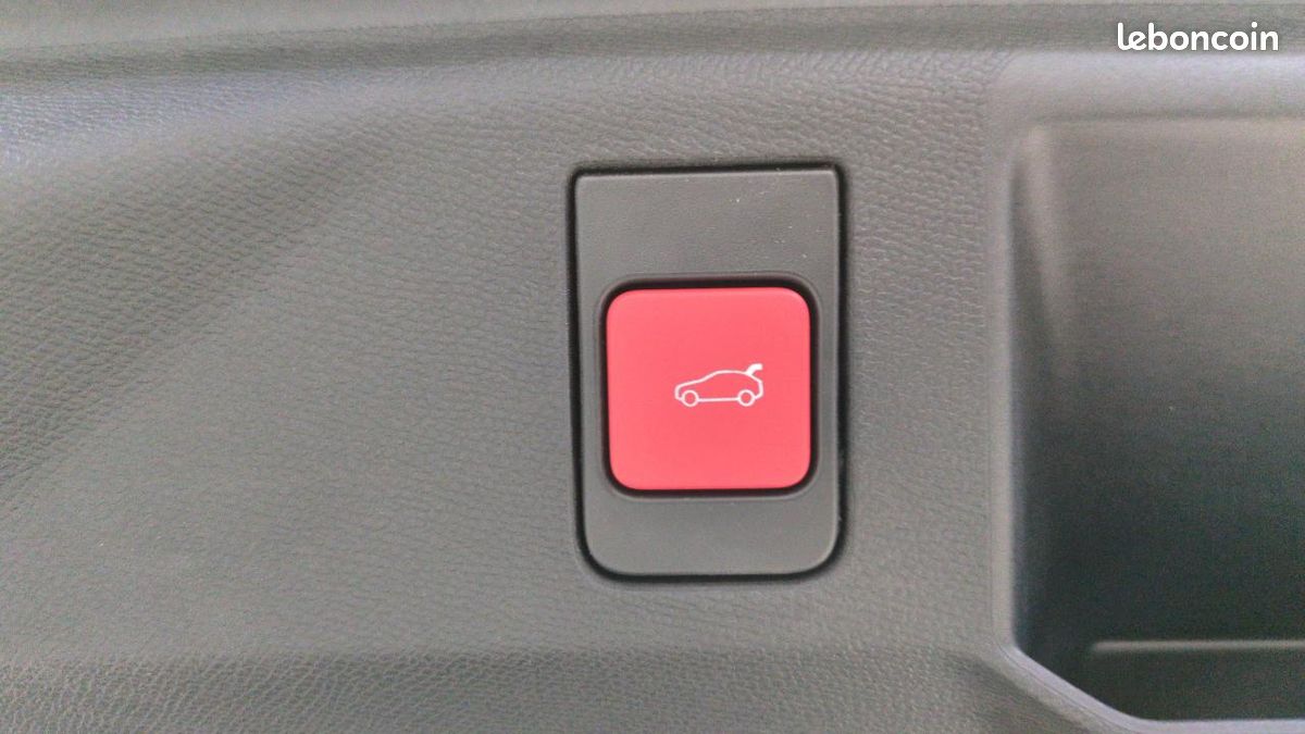 PEUGEOT 5008 HYBRID 145CH E-DCS6 7PL GT | TOIT PANO - CAM 360 - HAYON ELEC - SIEGES AV + VOLANT CHAUFf (image 9)