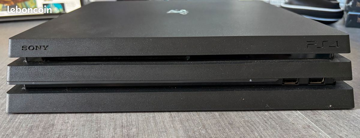 Playstation 4 pro (image 2)