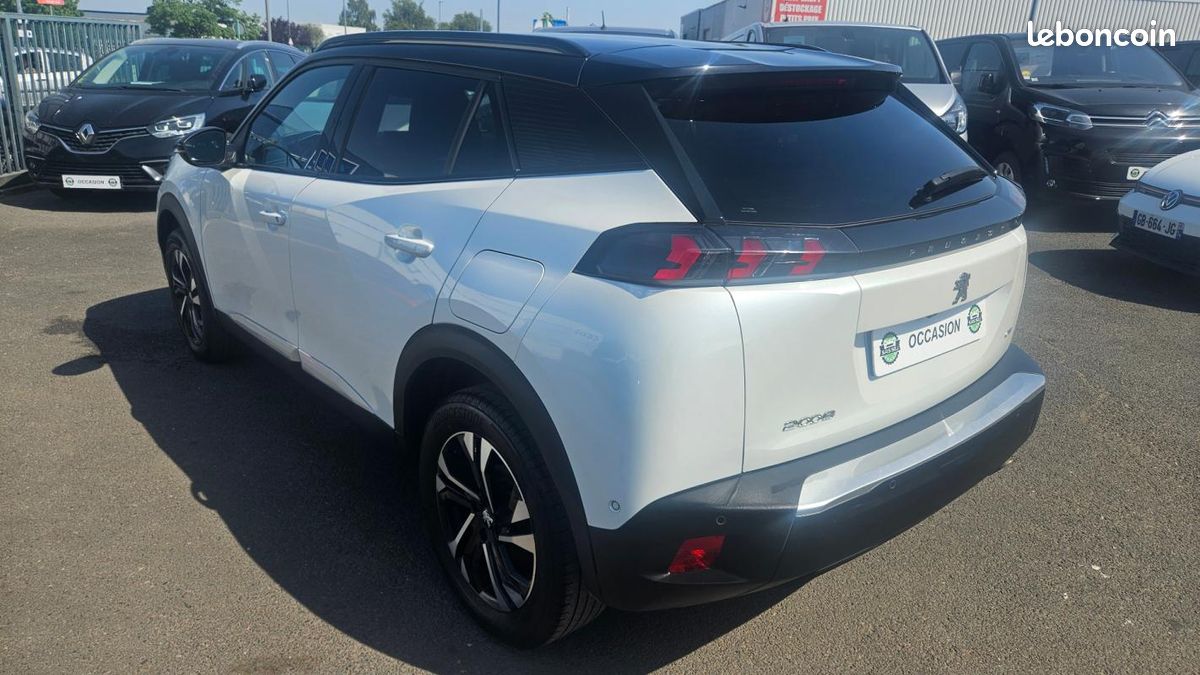Peugeot 2008 BlueHDi 130 S&S EAT8 GT (image 8)