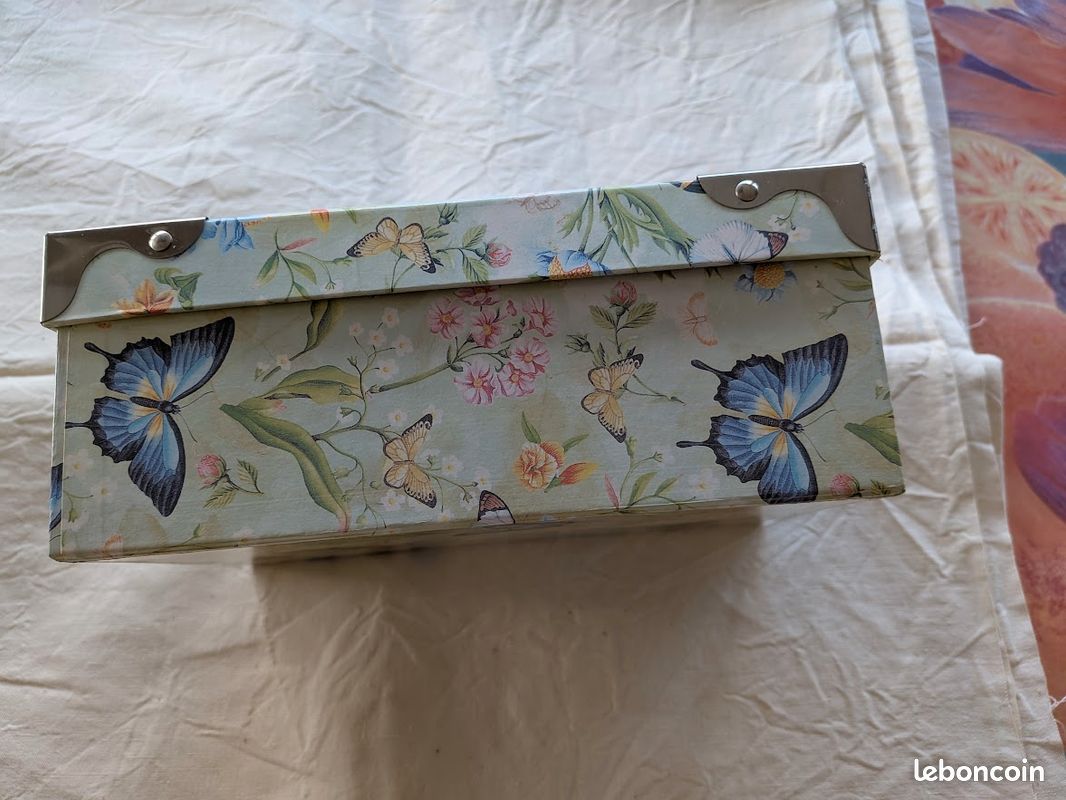 Boîte carton Rigide, Vert Menthe, Décors fleurs et Papillons (image 3)
