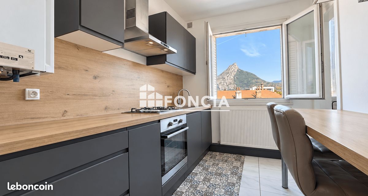 Appartement 3 pièces 52 m² · à Fontaine · 52 m² · 730 €/mois