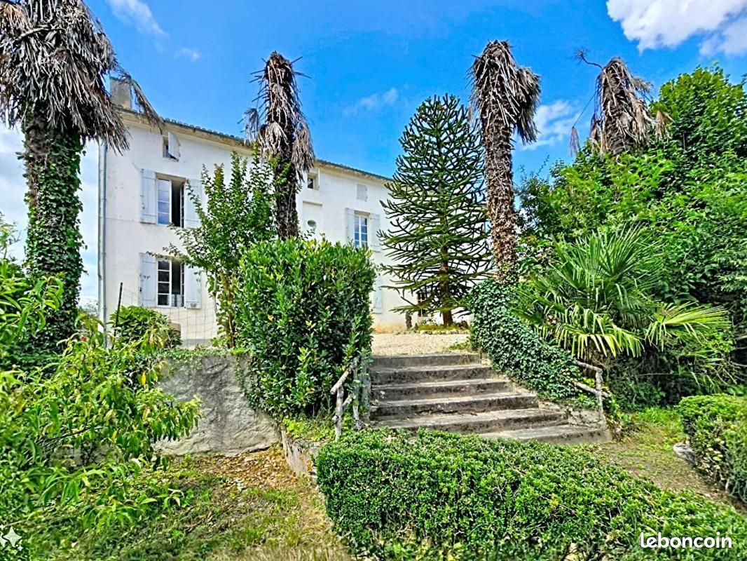 Maison 7 pièces 347 m² · à Saint-Martial-d'Artenset · 347 m² · 327 600 €