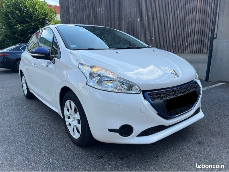 Peugeot 208 1.0 VTi 68 ch Like 1ERE MAIN COURROIE CHANGÉE CLIMATISATION GARANTIE (image 1)
