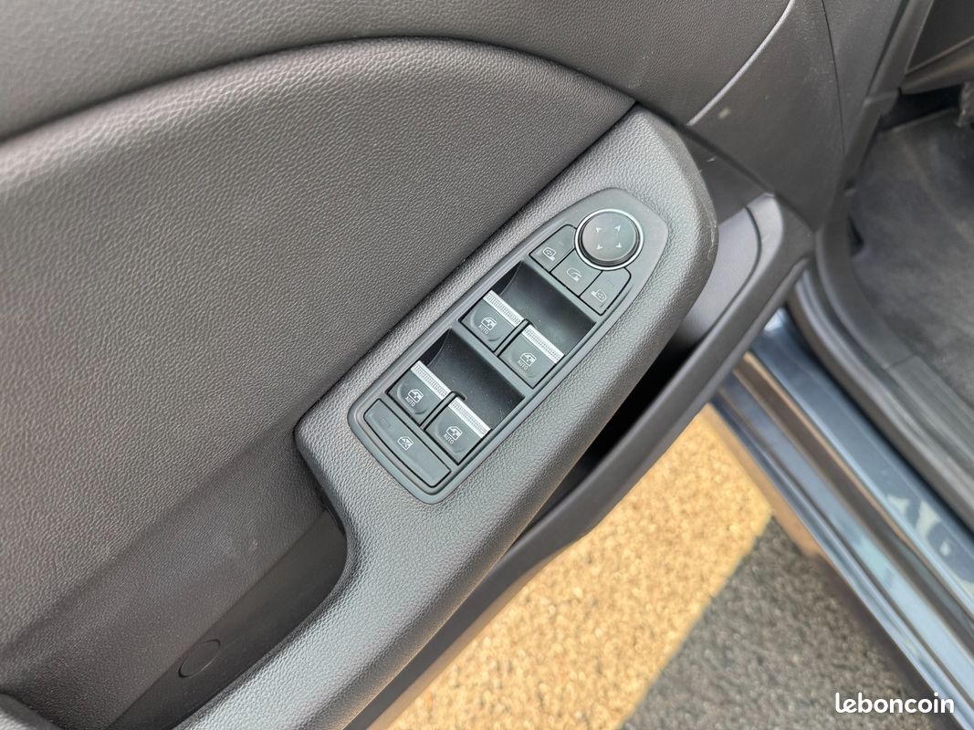 RENAULT CLIO V 1.3 TCe 130ch EDC Intens Edition One - CarPlay - Caméra 360° - Bose - Virtual Cokcpit (image 20)